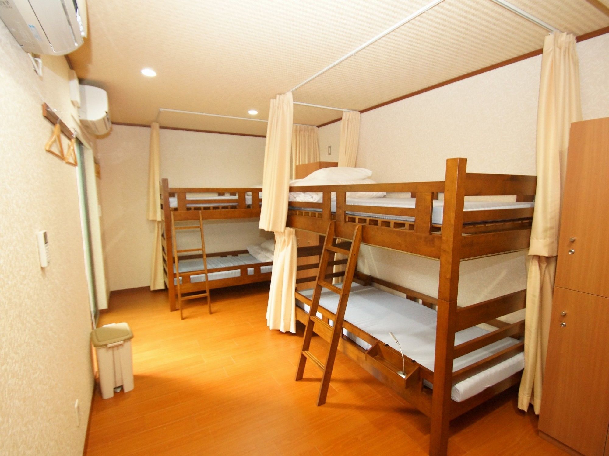 Guest House Na-No-Hana - Hostel, Caters To Women Kyoto Bagian luar foto